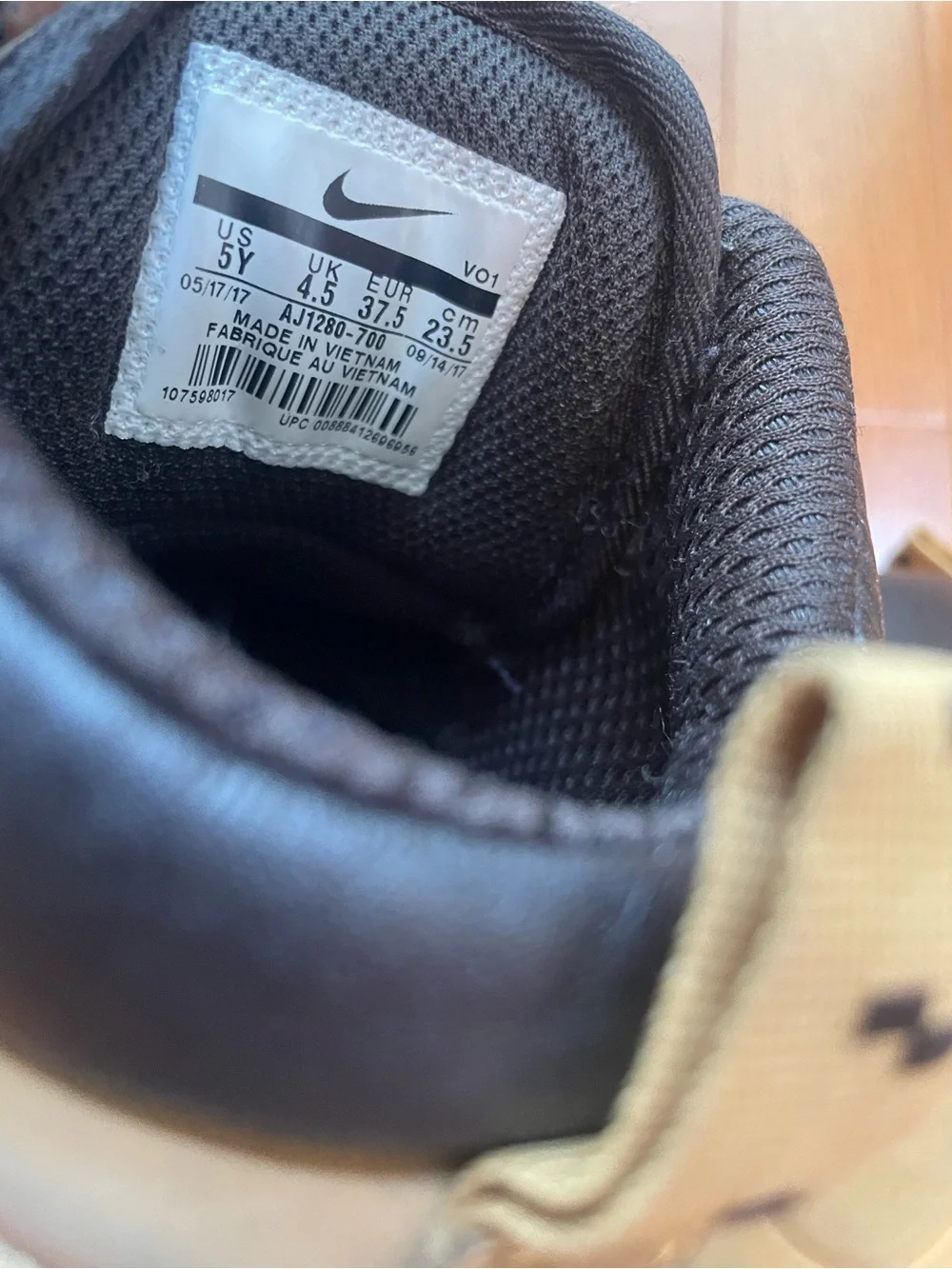 Nike Manoa Leather Boots Size 5Y Kids 37.5